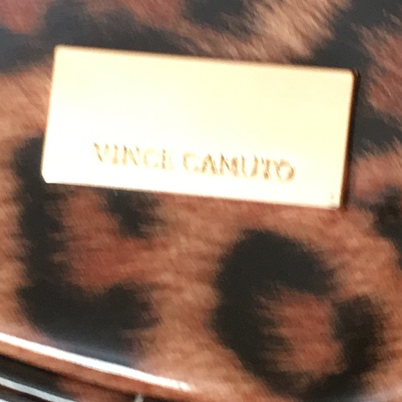 NWT VINCE CAMUTO PATRNT LEOPARD BELT BAG - Picture 4 of 9